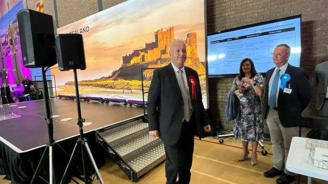 Ian Lavery leaving the stage in Blyth