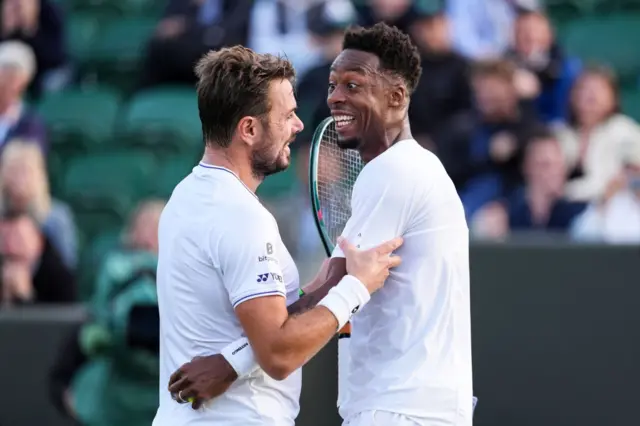 Monfils embraces Wawrinka