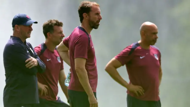 Gareth Southgate (C) supervises his team training session at their base camp in Blankenhain, Thuringia on June 29, 2024, on the eve of their UEFA Euro 2024