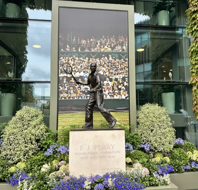 Fred Perry statue