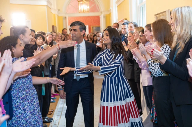 Sunak and Akshata Murty thank supporters inside No 10