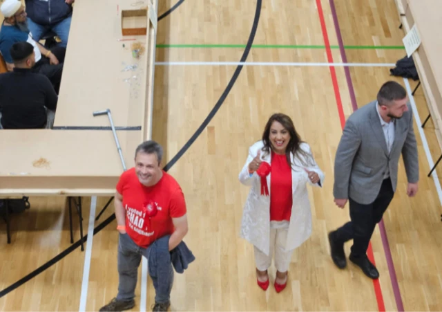 Naz Shah with thumbs up