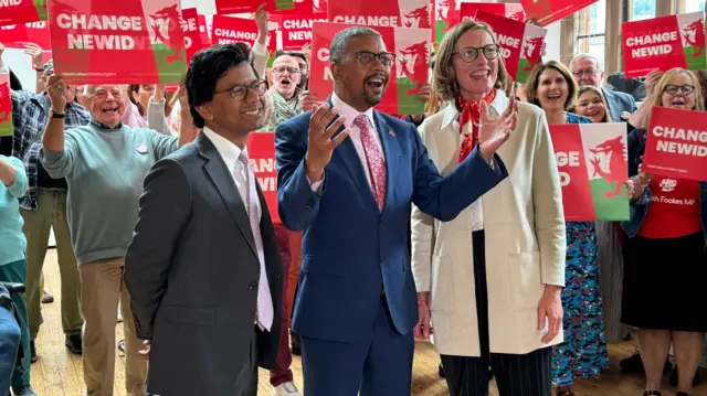 First Minister Vaughan Gethin flanked by new Labour MPs Kanishka Narayan and Catherine Fookes