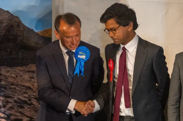 Alun Cairns shaking the hand of Kanishka Narayan at the Vale of Glamorgan count