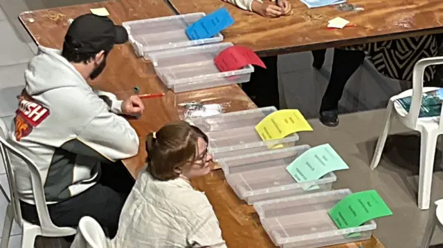 Empty trays before the count starts