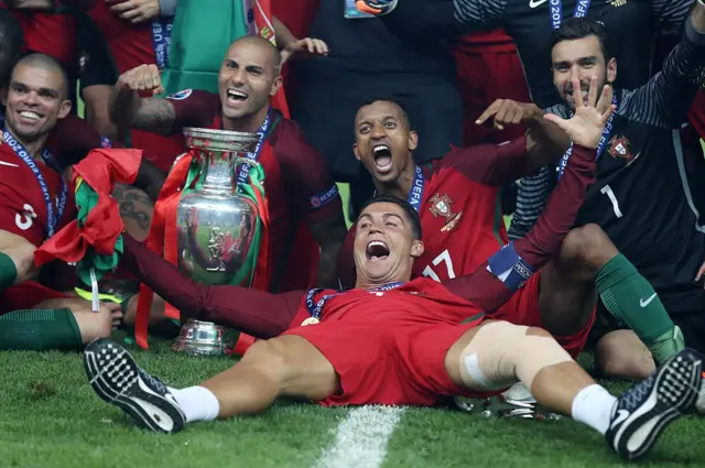 Cristiano Ronaldo and Nani celebrate