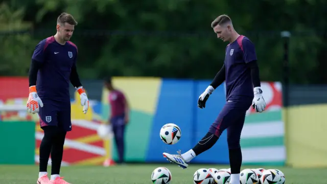 Dean Henderson and Tom Heaton during training