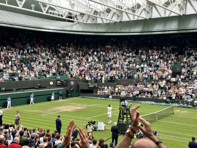 Grigor Dimitrov claps the crowd