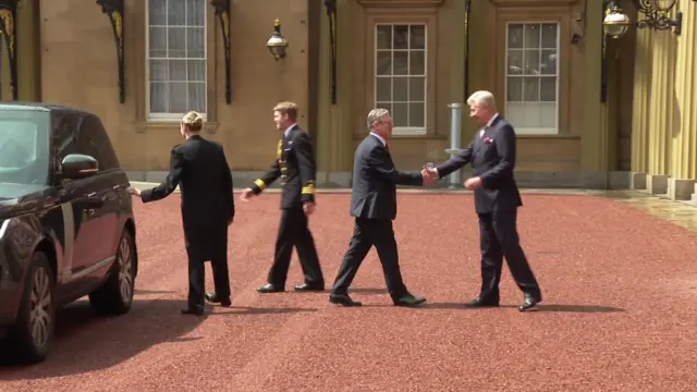 Sir Keir Starmer arrives at Buckingham Palace ahead of his audience with King Charles