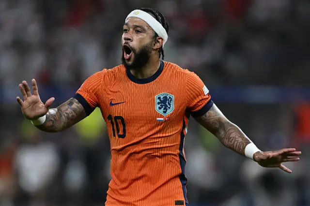 Memphis Depay of Netherlands reacts