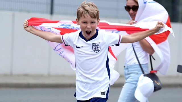 Young England fan