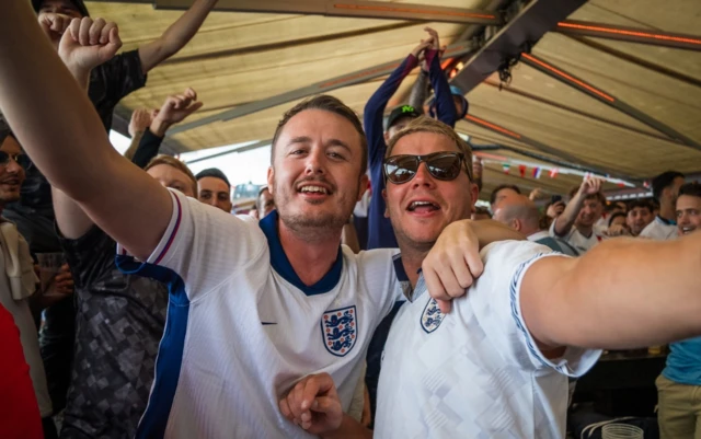 England fans pose