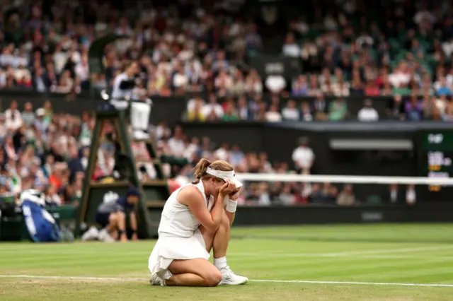 Lulu Sun falls to ground in celebration