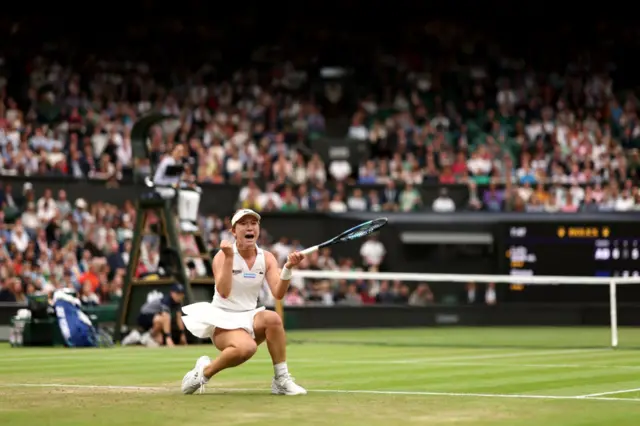 Lulu Sun falls to ground in celebration