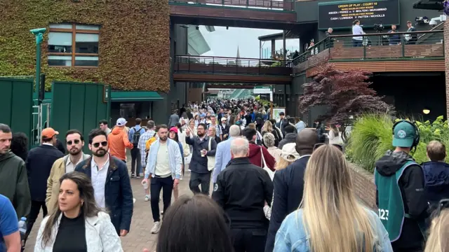 Lots of people walking