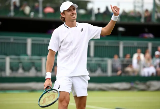 Alex de Minaur holds up his thumb