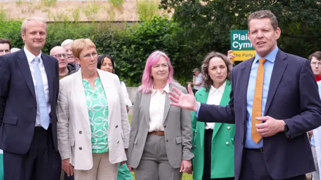 Plaid Cymru Leader Rhun ap Iorwerth (right), joins the four Plaid Cymru MPs Ben Lake MP, Ann Davies MP, Liz Saville Roberts MP and Llinos Medi MP