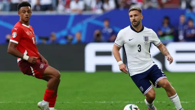 Luke Shaw of England runs with the ball during the UEFA EURO 2024 quarter-final match between England and Switzerland at Düsseldorf Arena on July 06, 2024 in Dusseldorf, Germany