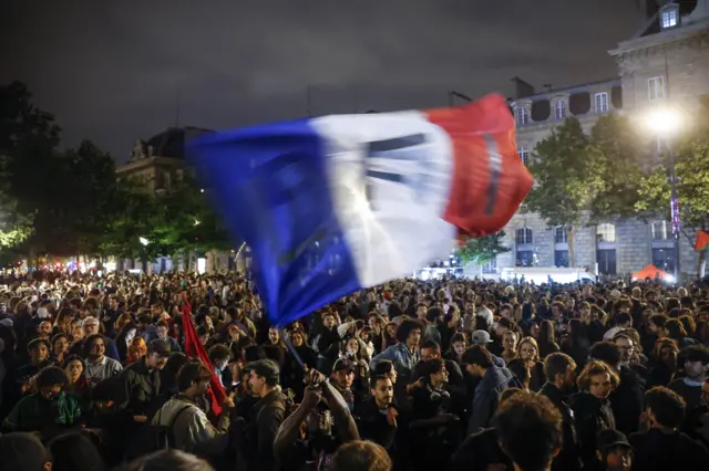 Crowds wave a tricoloUr in Paris