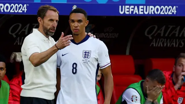 Gareth Southgate speaks with Trent Alexander-Arnold