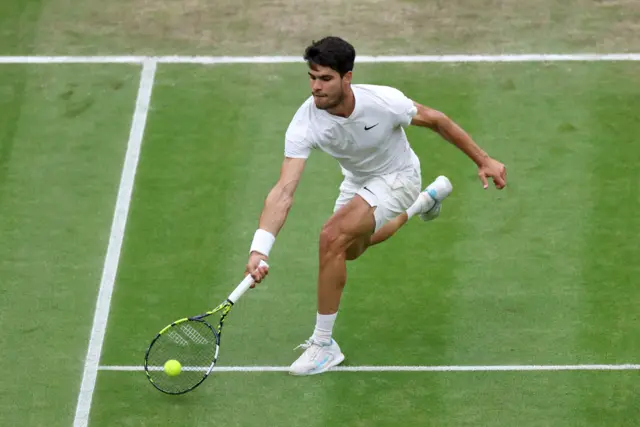 Carlos Alcaraz sprints and stretches to reach a low ball