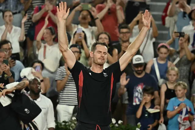 Andy Murray appreciates the crowd