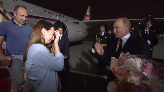 Putin meets those involved in prisoner exchange