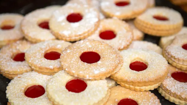 Jammy Dodger biscuits