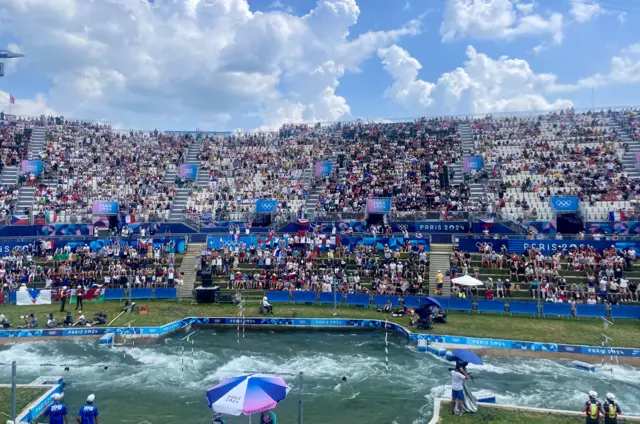 Canoeing crowds