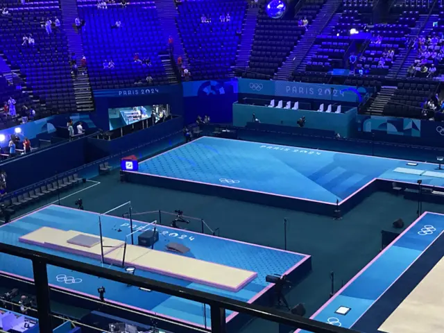 Bercy arena apparatus