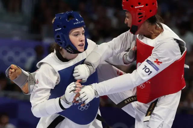 Rebecca Mcgowan (L) competes against Turkey's Nafia Kus Aydin