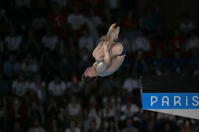 Noah WIlliams dives