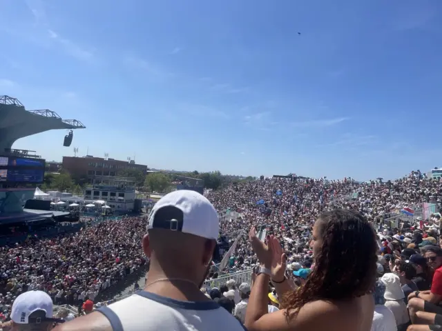 Climbing crowd