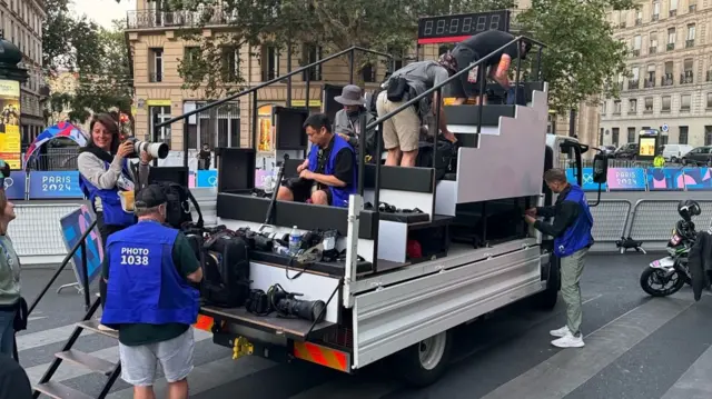 tHe special photographers truck