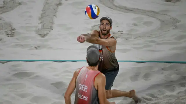 beach volleyball