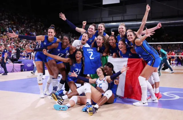 The Italy women's volleyball team celebrating