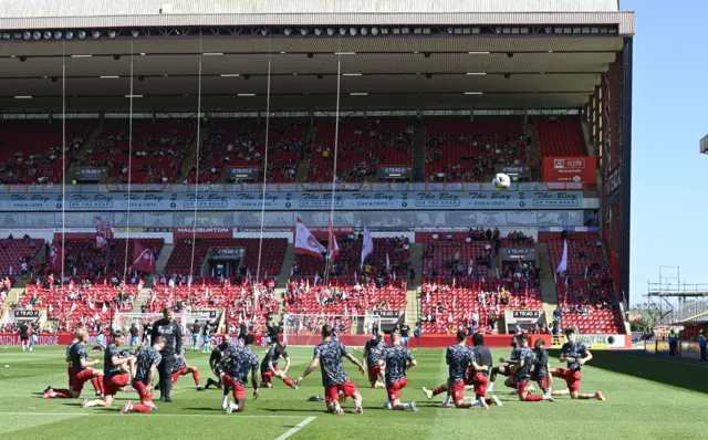 Aberdeen players warming up