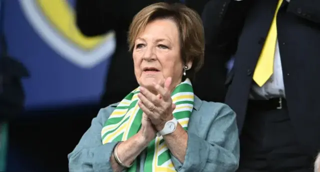 Delia Smith applauding