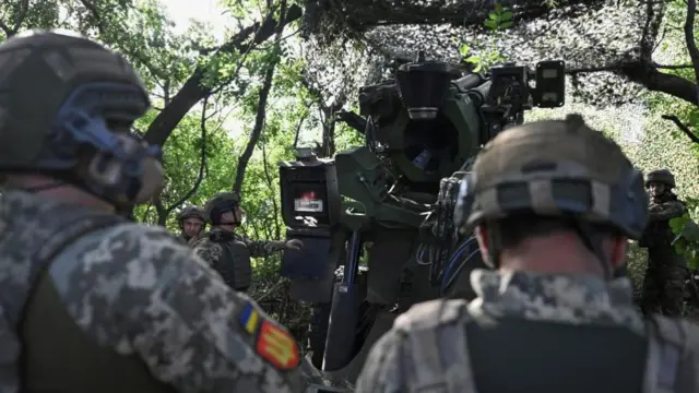 Servicemen prepare a Caesar self-propelled howitzer