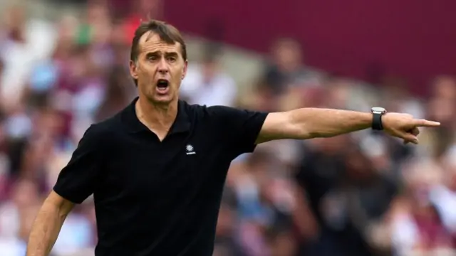 West Ham boss Julen Lopetegui pointing