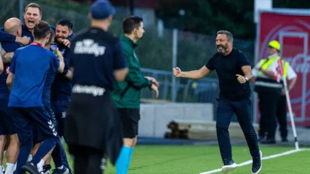 Derek McInnes celebrates