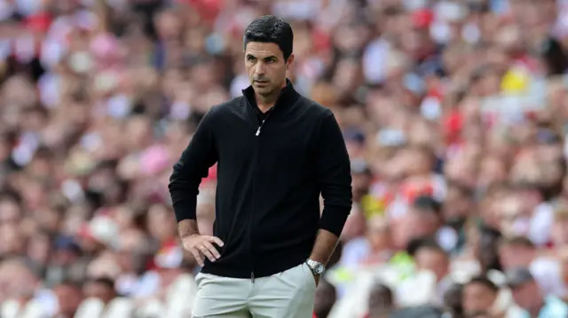 Arsenal boss Mikel Arteta with his hand on his hip