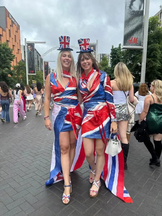 Nicole (26) and Brianne (28) arrive to Taylor Swift's concert in London