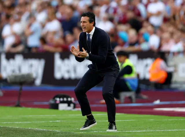 Emery claps from the touchline