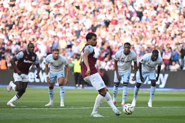 Paqueta slides home his penalty for the equaliser