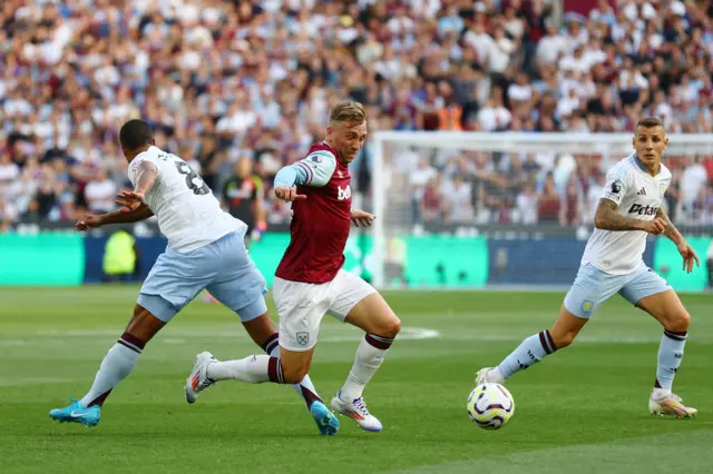 Bowen tries to dribble through a crowd of Villa players