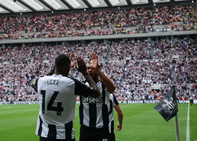 Isak and Joelinton celebrate the winner