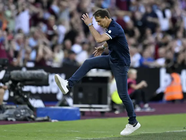 Lopetegui kicks the air in frustration