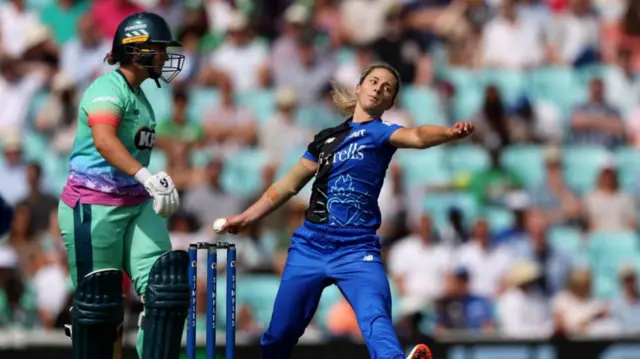 Eva Gray of London Spirit bowls during The Hundred Eliminator match between Oval Invincibles Women and London Spirit Women at The Kia Oval