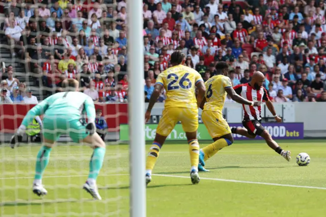 Bryan Mbeumo scores for Brentford by shooting with his left foot